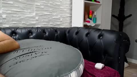 CreampiEnacia online show from December 1, 2025, 3:39 pm