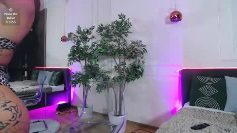 Sophie online show from October 27, 2025, 12:31 pm