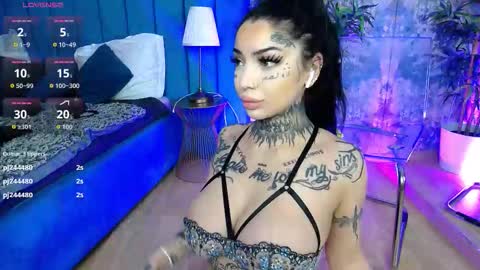 Snapshot of creamyinkk chatting on February 6, 2026, 7:45 am Sophie online show from February 6, 2026, 7:45 am