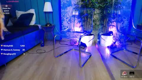 Snapshot of creamyinkk chatting on February 15, 2026, 6:21 am Sophie online show from February 15, 2026, 6:21 am