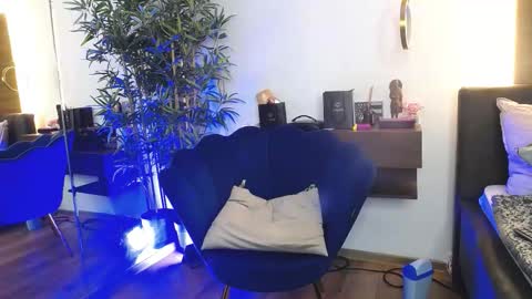 Snapshot of creamyinkk chatting on February 24, 2026, 6:33 am Sophie online show from February 24, 2026, 6:33 am