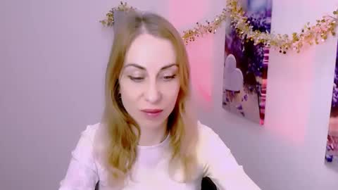 Snapshot of create_your_own_sun chatting on December 20, 2025, 2:35 pm Lera online show from December 20, 2025, 2:35 pm