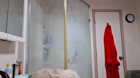 Snapshot of creeeping_death chatting on December 12, 2024, 7:52 am The hopeless romantic online show from December 12, 2024, 7:52 am