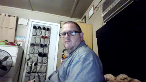 Snapshot of creeeping_death chatting on October 2, 2025, 7:26 am The hopeless romantic online show from October 2, 2025, 7:26 am