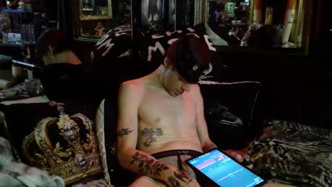 Snapshot of crescentx chatting on December 14, 2025, 2:33 pm Damien Mourningstar online show from December 14, 2025, 2:33 pm