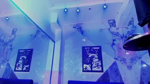 crhistofer_ online show from July 7, 2026, 6:16 am