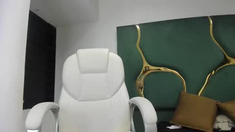 Snapshot of criistaal__ chatting on February 3, 2025, 8:24 am Criistaal online show from February 3, 2025, 8:24 am