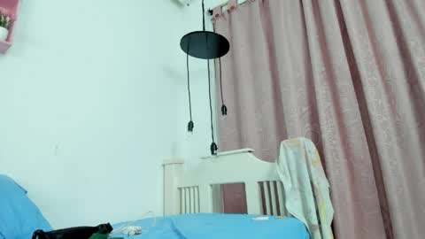 cris_dulce online show from April 19, 2026, 6:10 pm