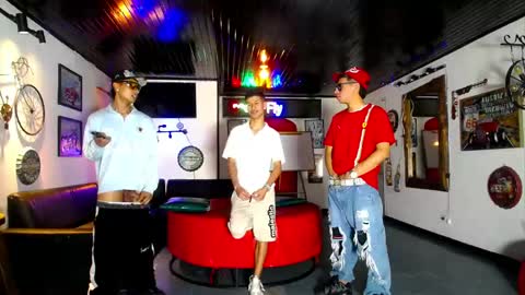 Snapshot of crismens chatting on April 29, 2026, 8:15 pm crismens online show from April 29, 2026, 8:15 pm