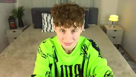 Snapshot of crisp1n chatting on February 15, 2026, 3:53 pm Chris online show from February 15, 2026, 3:53 pm