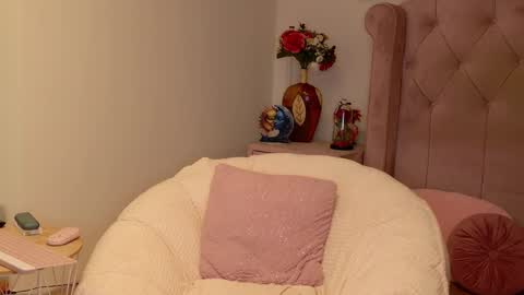 Snapshot of crissy_love chatting on June 9, 2026, 8:48 am crissy_love online show from June 9, 2026, 8:48 am
