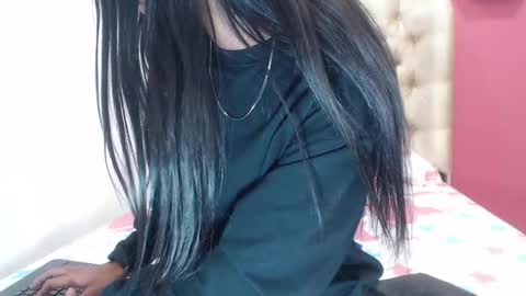 Snapshot of cristal_aron chatting on December 7, 2024, 5:26 am cristal_aron online show from December 7, 2024, 5:26 am