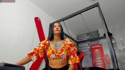 Snapshot of cristal_crossfit chatting on December 28, 2024, 9:31 am Cristal online show from December 28, 2024, 9:31 am