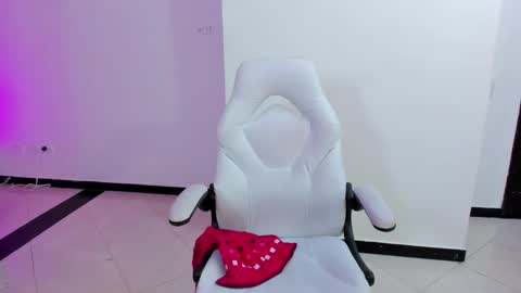 Snapshot of cristal_crossfit chatting on September 21, 2025, 10:17 am Cristal online show from September 21, 2025, 10:17 am