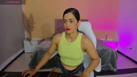 Snapshot of cristal_crossfit chatting on October 7, 2025, 10:12 am Cristal online show from October 7, 2025, 10:12 am