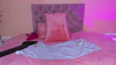 Snapshot of cristal_crossfit chatting on October 19, 2025, 10:16 am Cristal online show from October 19, 2025, 10:16 am