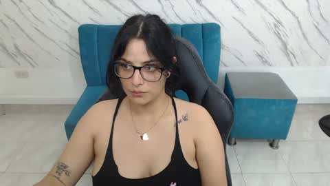 Snapshot of cristal_hot07 chatting on December 23, 2024, 8:11 am Cristal online show from December 23, 2024, 8:11 am