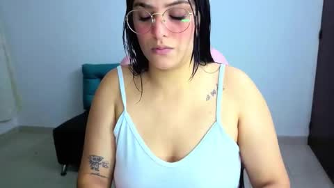 Snapshot of cristal_hot07 chatting on November 7, 2025, 12:21 am Cristal online show from November 7, 2025, 12:21 am