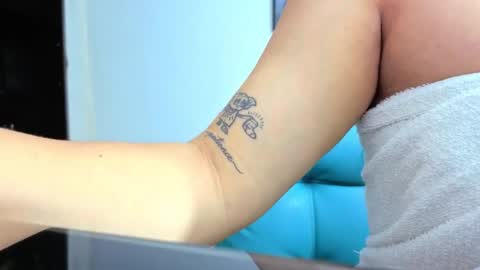 Snapshot of cristal_hot07 chatting on November 9, 2025, 12:20 am Cristal online show from November 9, 2025, 12:20 am