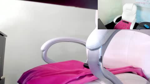 Snapshot of cristal_princess_ chatting on January 4, 2025, 7:13 am Cristal online show from January 4, 2025, 7:13 am