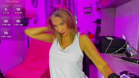 Snapshot of cristalayala_ chatting on June 17, 2026, 11:27 pm Cristal Ayala online show from June 17, 2026, 11:27 pm