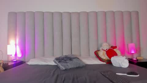 Snapshot of cristalcornner_ chatting on December 26, 2024, 7:38 pm Nicole Connection time 220pm-910pmCol online show from December 26, 2024, 7:38 pm