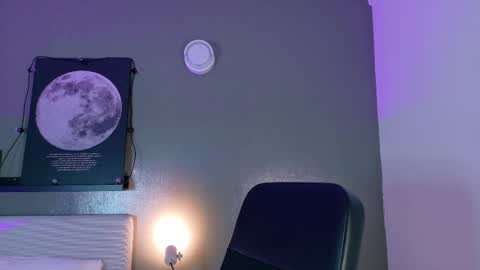 Snapshot of cristalcornner_ chatting on September 19, 2025, 7:47 pm Nicole Connection time 220pm-910pmCol online show from September 19, 2025, 7:47 pm