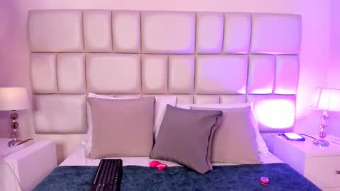 Snapshot of cristallwilliams chatting on December 2, 2025, 8:15 pm cristallwilliams online show from December 2, 2025, 8:15 pm