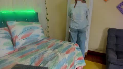 Snapshot of cristalwalker__ chatting on October 22, 2025, 12:16 pm cristal walker online show from October 22, 2025, 12:16 pm