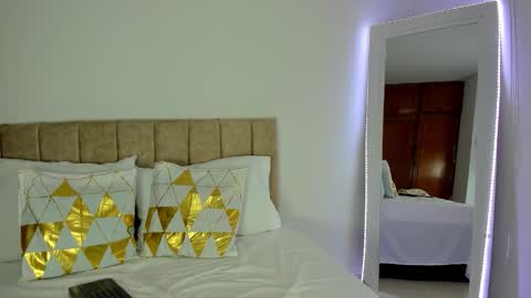 Snapshot of cristalwalker__ chatting on November 5, 2025, 12:05 pm cristal walker online show from November 5, 2025, 12:05 pm