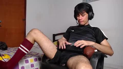 Snapshot of cristian_ortiz_1 chatting on December 4, 2024, 10:08 pm Cristian online show from December 4, 2024, 10:08 pm