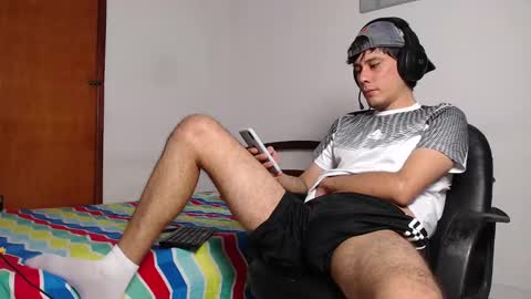 Snapshot of cristian_ortiz_1 chatting on December 14, 2024, 4:01 am Cristian online show from December 14, 2024, 4:01 am