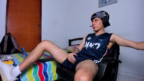 Snapshot of cristian_ortiz_1 chatting on December 20, 2024, 3:14 am Cristian online show from December 20, 2024, 3:14 am