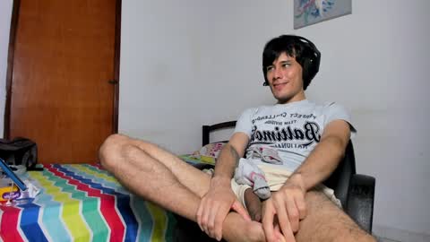 Snapshot of cristian_ortiz_1 chatting on December 21, 2024, 3:03 am Cristian online show from December 21, 2024, 3:03 am