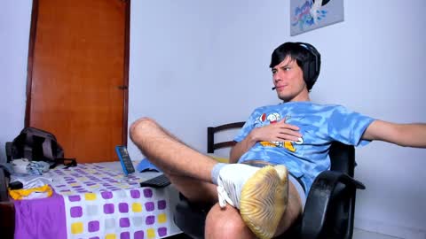 Snapshot of cristian_ortiz_1 chatting on December 23, 2024, 1:51 am Cristian online show from December 23, 2024, 1:51 am