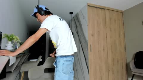 Snapshot of cristian_ortiz_1 chatting on February 8, 2025, 9:15 pm Cristian online show from February 8, 2025, 9:15 pm