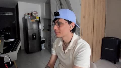 Snapshot of cristian_ortiz_1 chatting on February 21, 2025, 10:26 pm Cristian online show from February 21, 2025, 10:26 pm