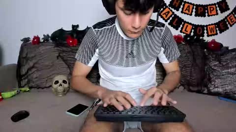 Snapshot of cristian_ortiz_1 chatting on October 28, 2025, 10:01 pm Cristian online show from October 28, 2025, 10:01 pm
