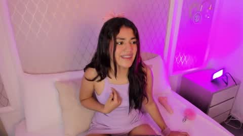 Snapshot of cristin_collins chatting on August 1, 2026, 4:23 am C R I S T I N online show from August 1, 2026, 4:23 am