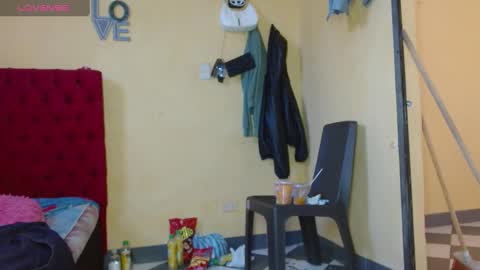 cristinamontiel74 online show from January 19, 2025, 3:42 pm