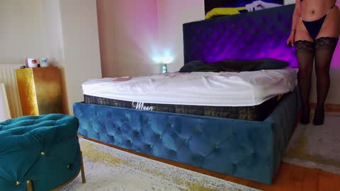 Snapshot of cristinavinci chatting on January 28, 2025, 5:24 pm CristinaVinci online show from January 28, 2025, 5:24 pm