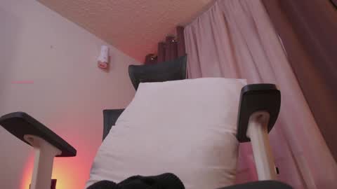 Criston online show from April 4, 2026, 10:29 pm