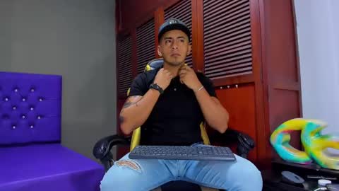 Snapshot of cristophertompson chatting on December 25, 2024, 1:19 pm Say me Cris online show from December 25, 2024, 1:19 pm