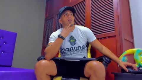 Snapshot of cristophertompson chatting on December 26, 2024, 6:01 pm Say me Cris online show from December 26, 2024, 6:01 pm