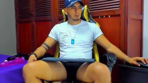Snapshot of cristophertompson chatting on February 4, 2025, 4:08 pm Say me Cris online show from February 4, 2025, 4:08 pm