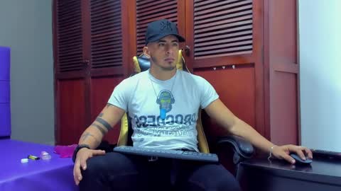 Snapshot of cristophertompson chatting on February 8, 2025, 1:01 pm Say me Cris online show from February 8, 2025, 1:01 pm