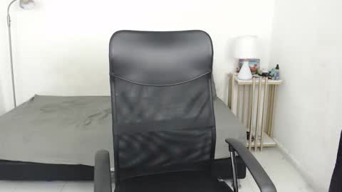 Snapshot of crow_black00 chatting on September 27, 2025, 7:46 am crow_black00 online show from September 27, 2025, 7:46 am