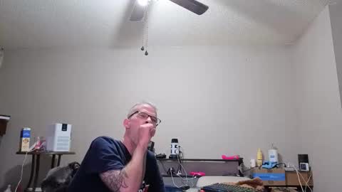 Snapshot of crownandkat chatting on February 12, 2026, 3:45 am Crownandkat online show from February 12, 2026, 3:45 am