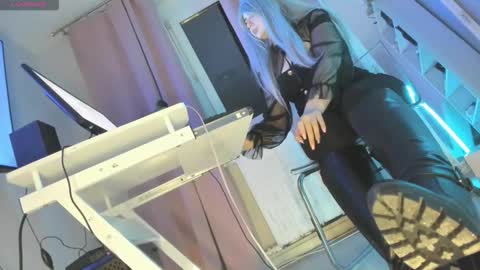 Snapshot of cruel_siren chatting on October 1, 2025, 6:58 pm Cruel Siren online show from October 1, 2025, 6:58 pm