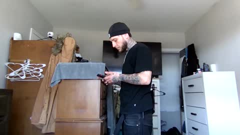 cruz815 online show from April 12, 2026, 2:11 pm